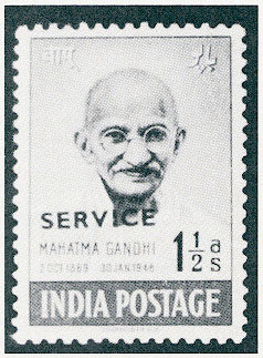 марка с Ганди номиналом 1,5 ана